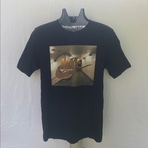 Nike Gold and Black T-shirt